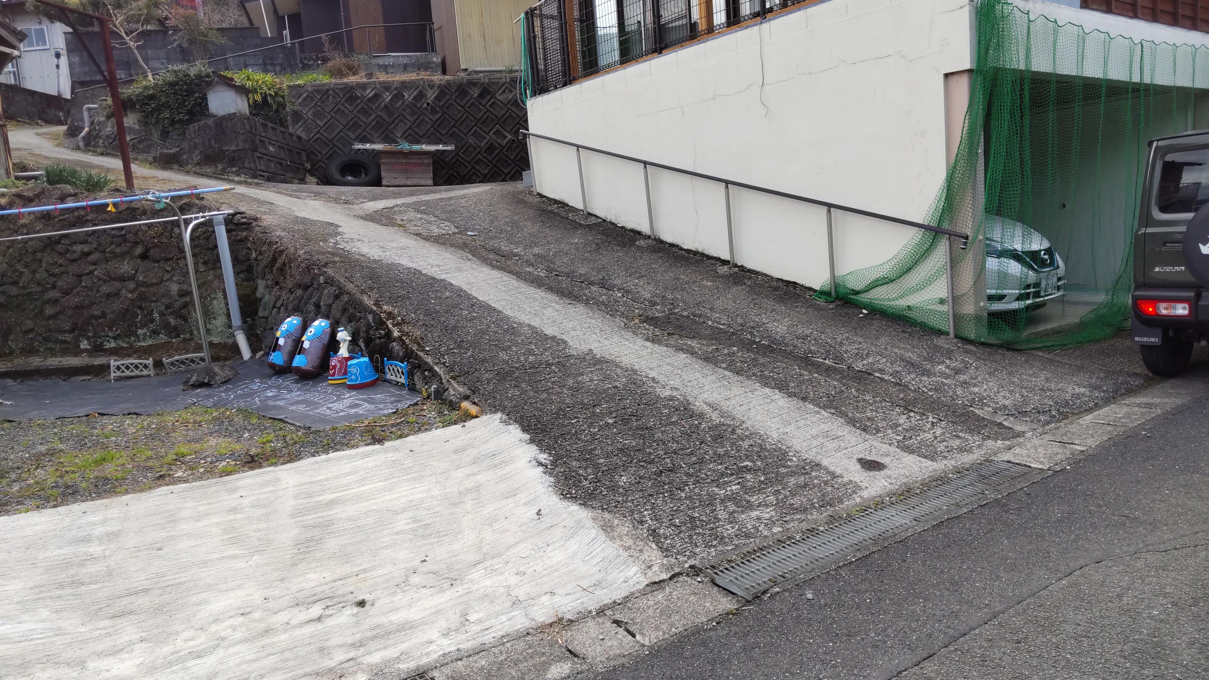 現地写真（前面道路含む）／市道からの入口