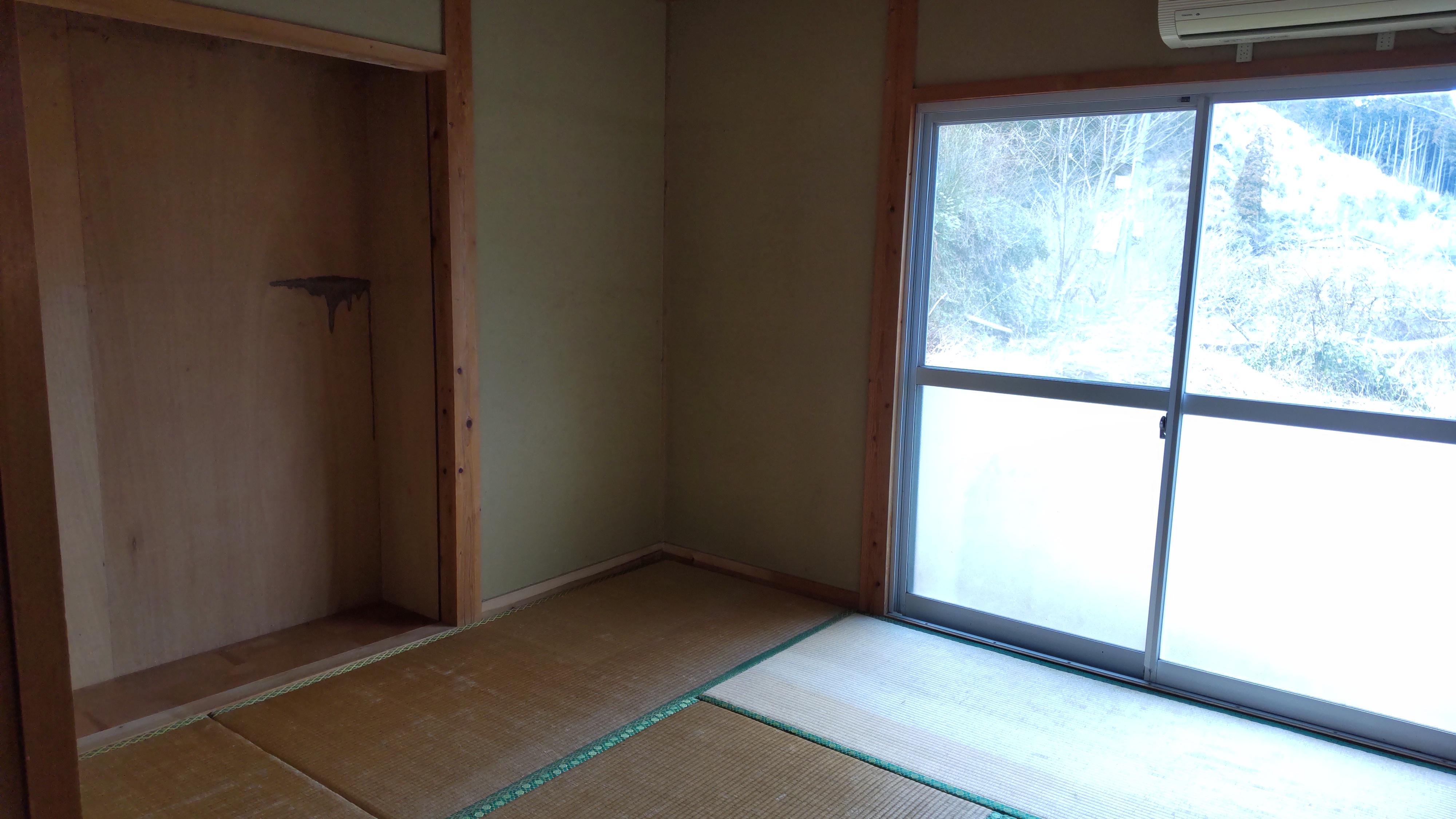 リビング以外の居室／４．５畳和室