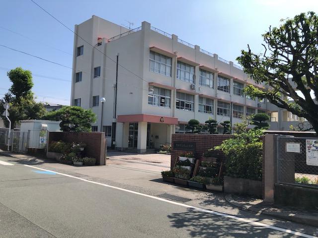 熊本市立帯山小学校 (1,400m)