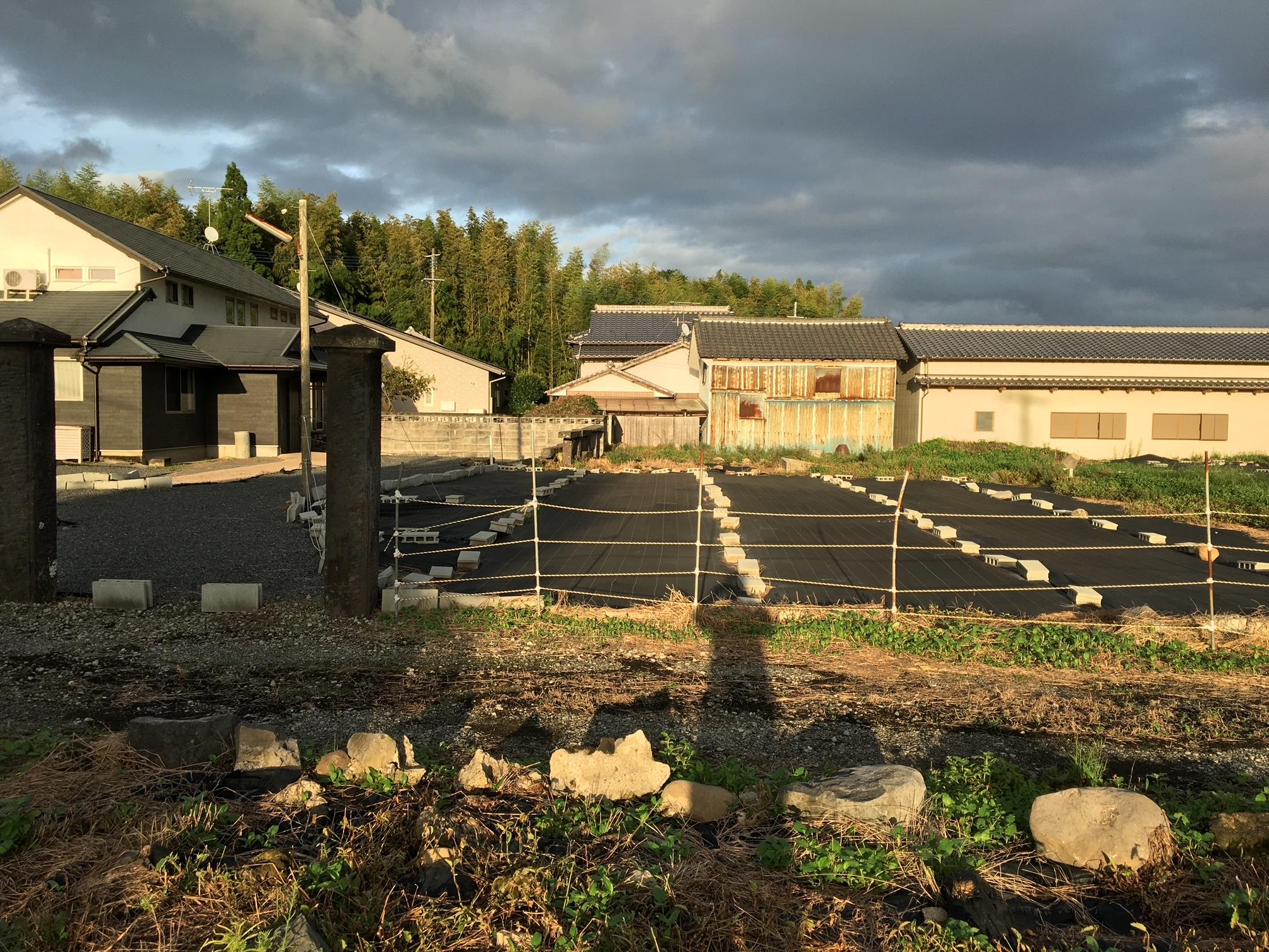 現地土地／一部防草シート施工