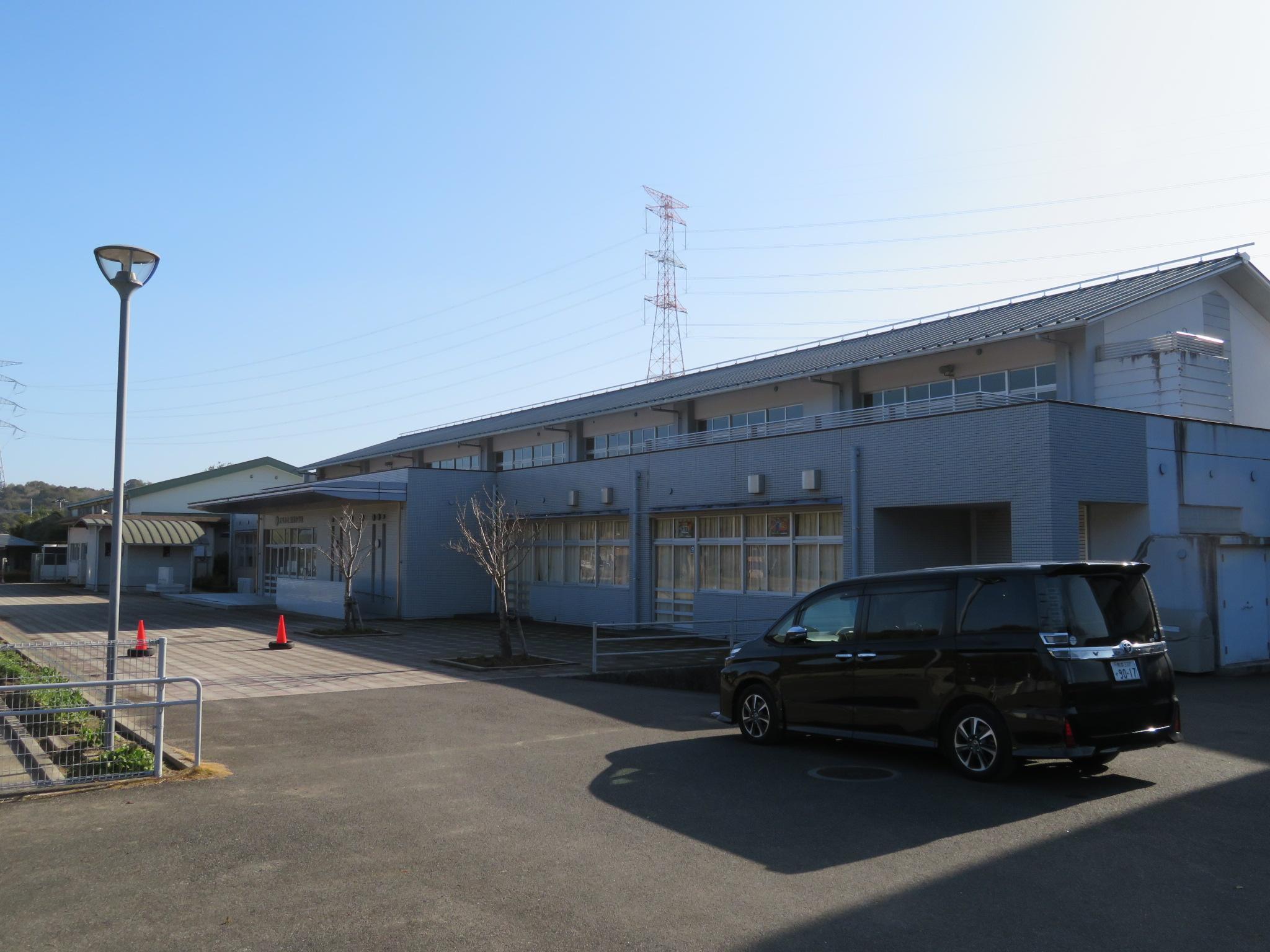 天草市立楠浦小学校 (1,897m)