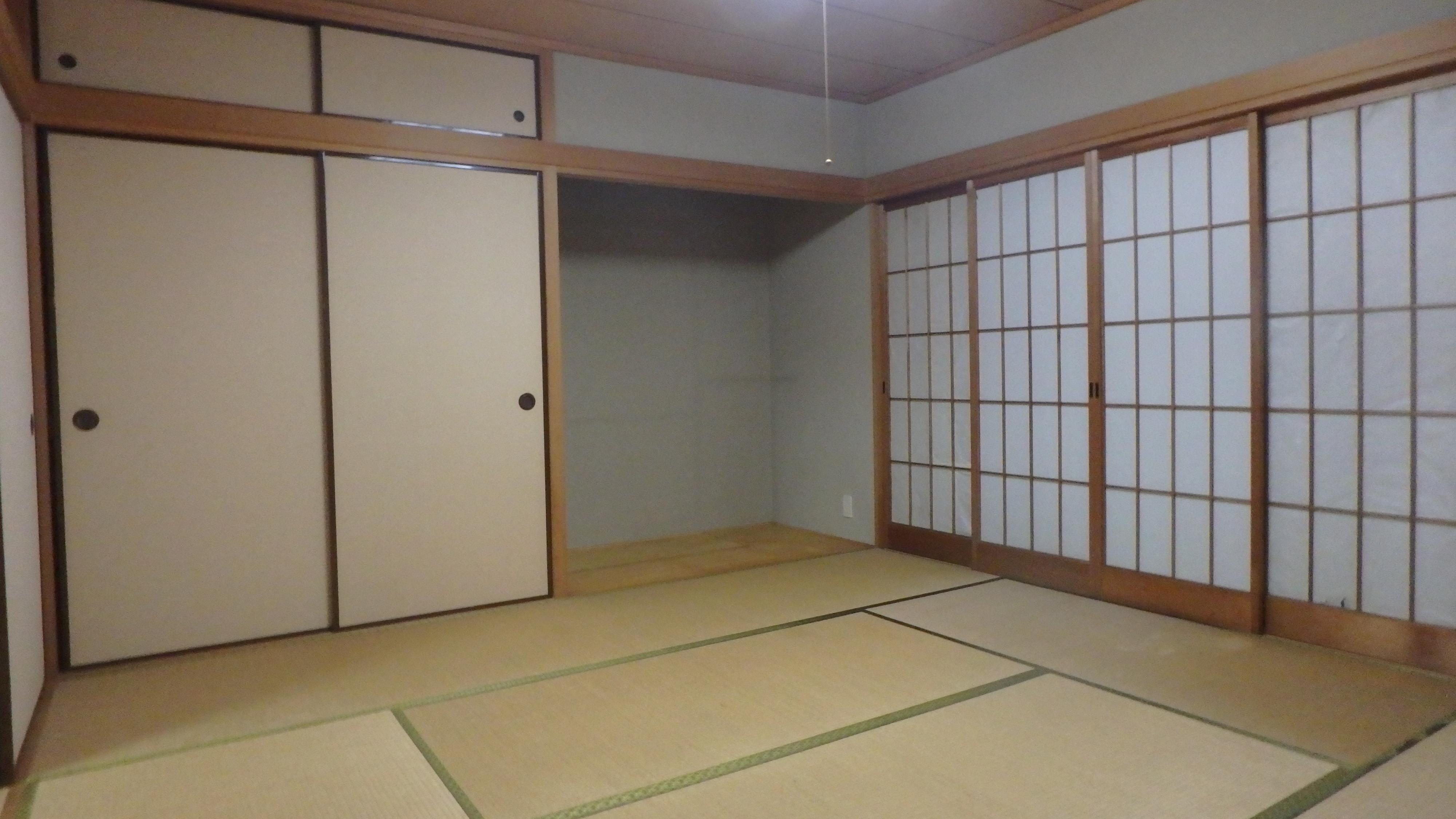 リビング以外の居室／押入れ収納あり