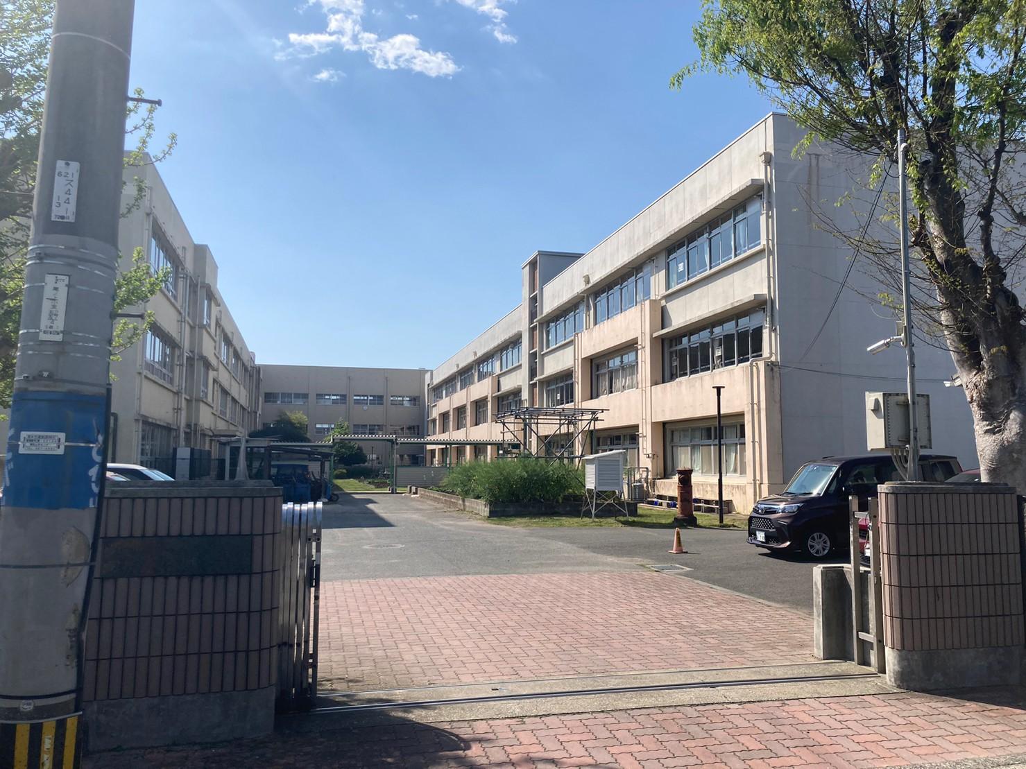 熊本市立尾ノ上小学校 (750m)