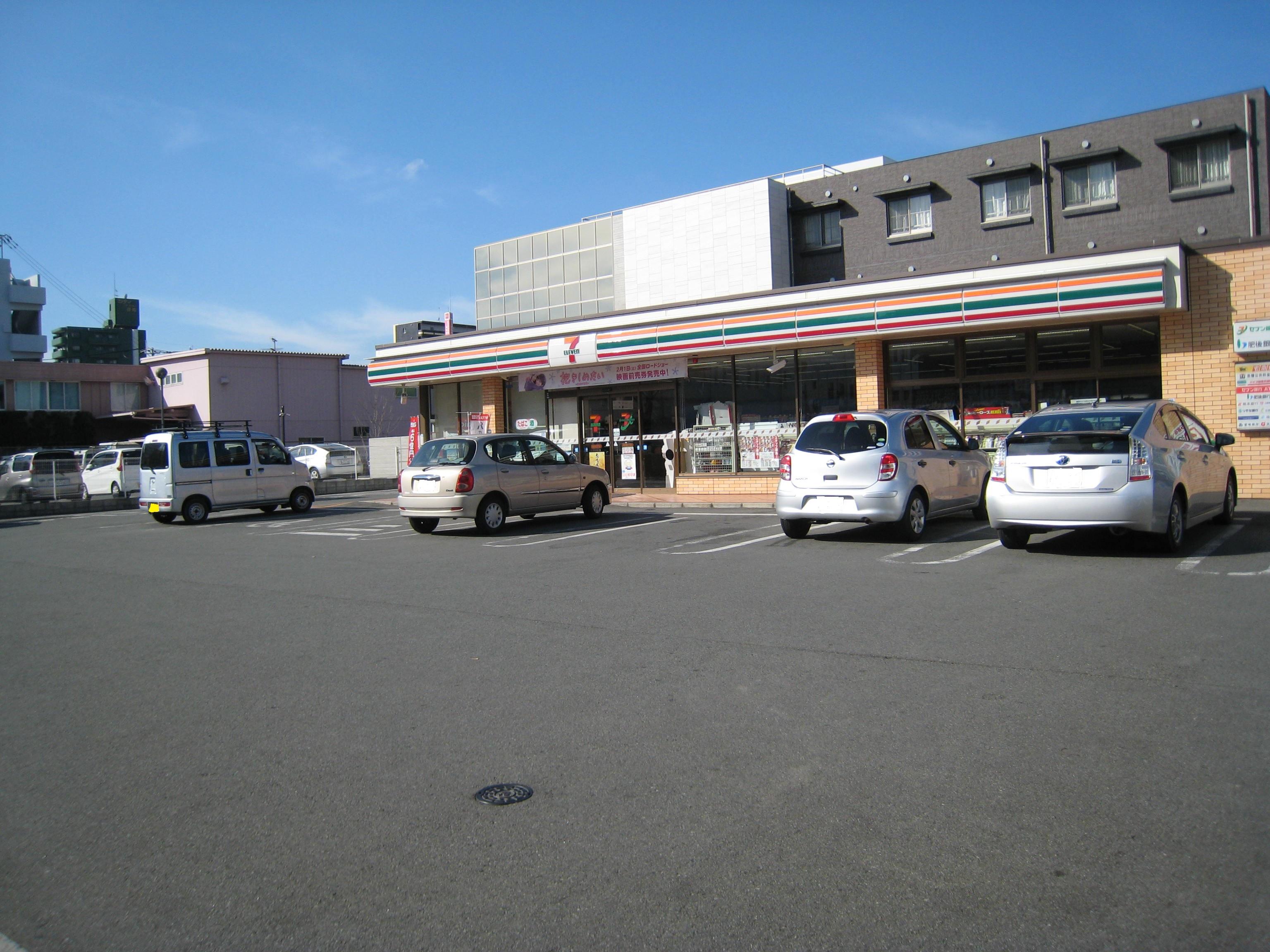 セブンイレブン本荘５丁目店 (290m)