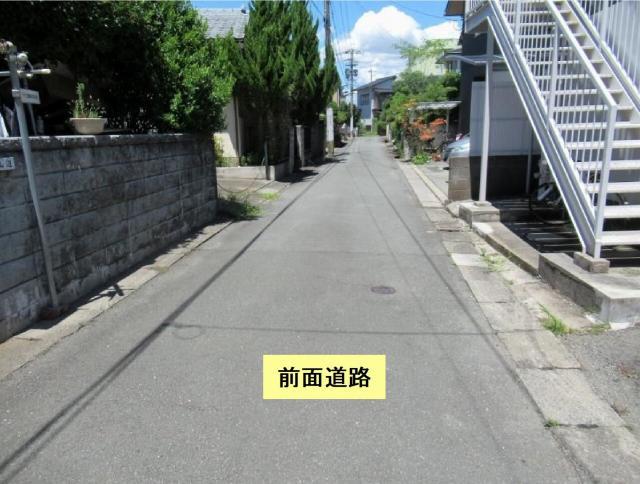 現地土地／前面道路を北へ向かって撮影
