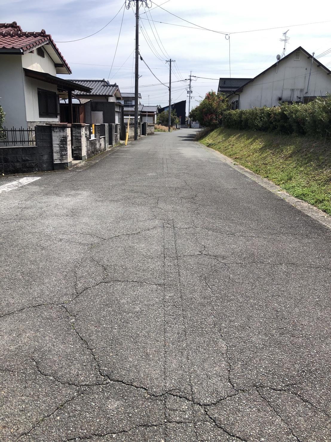 現地土地／西側道路