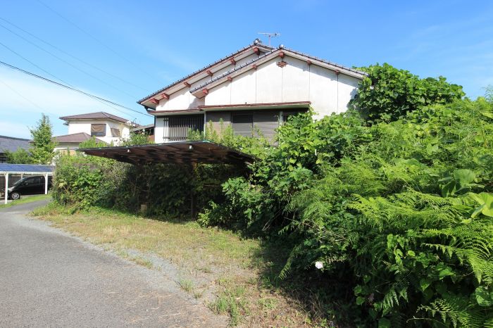 現地土地／注意！：手前の駐車場は別所有者土地になります