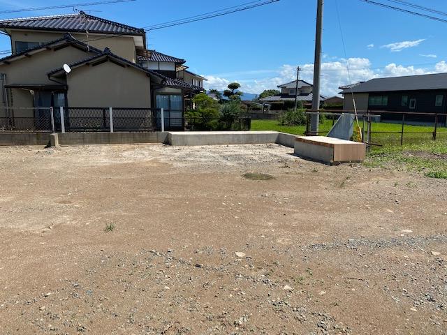 現地土地／敷地から北東方向既存堀車庫があります