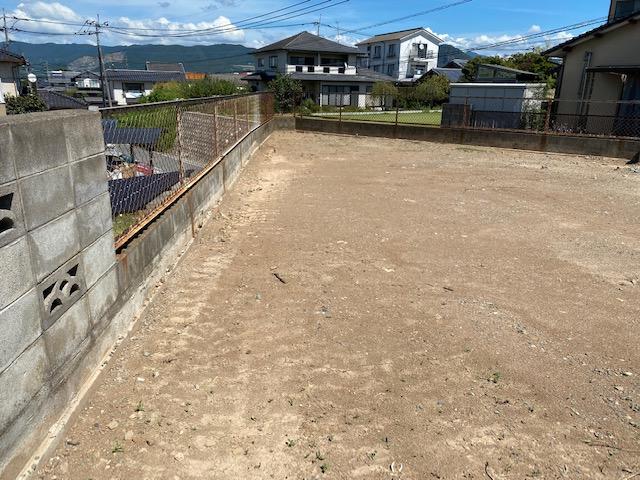 現地土地／正面に見える芝生は大宮町運動公園