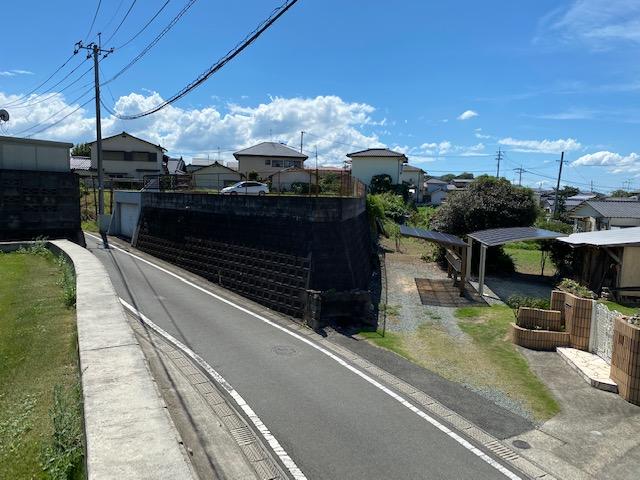 現地土地／周辺土地よりも高台にあります