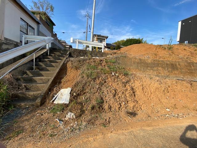 現地土地／南側里道から敷地方向