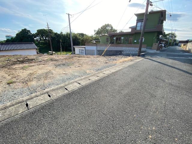 現地土地／前面道路幅員約５ｍで運転し易い環境