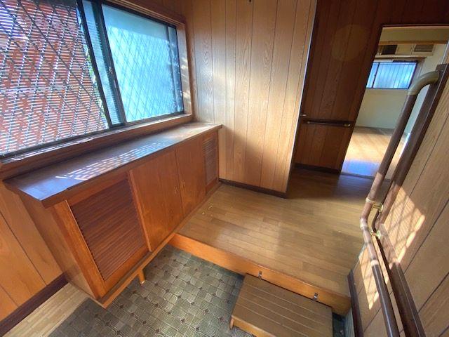 手すり等設置してあり、小さなお子様やご年配の方にも安心