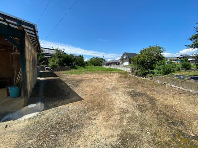 現地土地／敷地入り口付近から敷地内方向