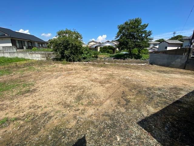 現地土地／敷地東側方向平屋建築も充分可能な広さ