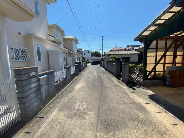 現地土地／敷地内から西側道路方向