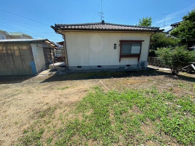 現地土地／西側隣地方向写真