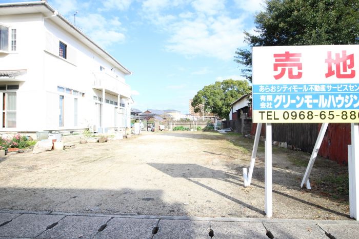 現地土地／大型幹線道路から１本入った住宅地だから静か