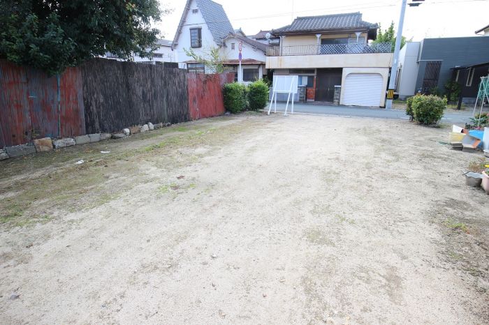 現地土地／奥行きのある敷地ですが、お好みに合わせて建物配置が出来ますね