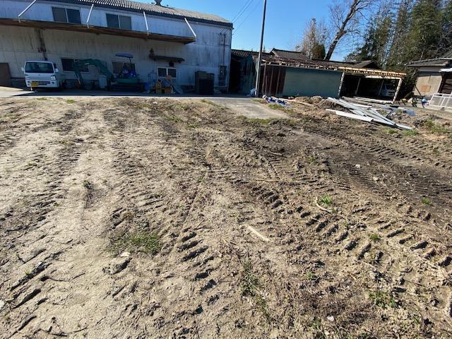 現地土地／敷地内中央付近から西側方向