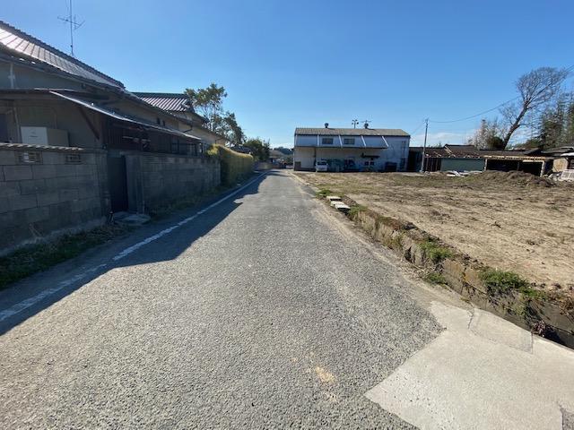 現地土地／南側前面道路交通量が少ない生活道路沿い