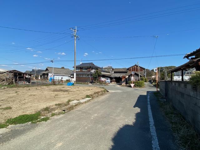 現地土地／前面道路もゆとりのある広さ