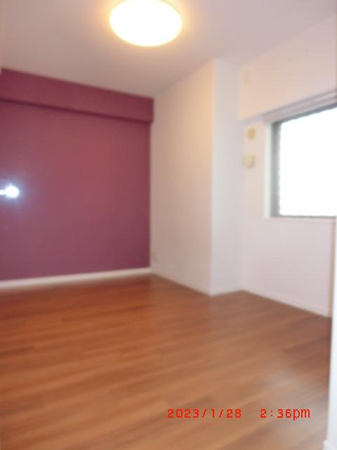 リビング以外の居室／玄関入って右側の洋室