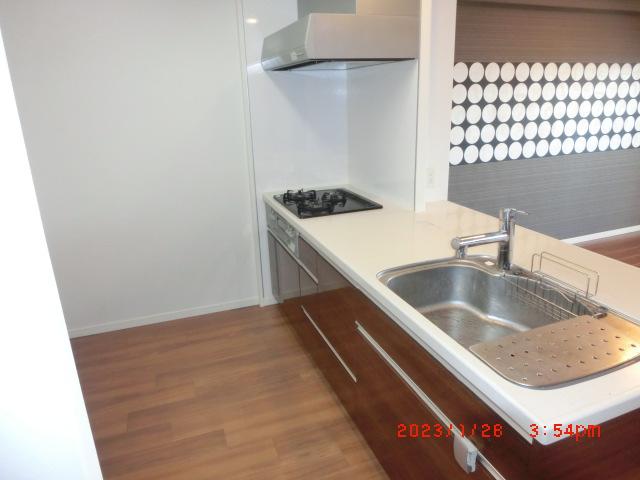 キッチン／３口コンロ　都市ガスです