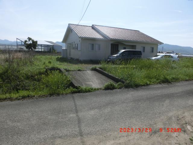 現地（外観）／西側接道方向からの写真です