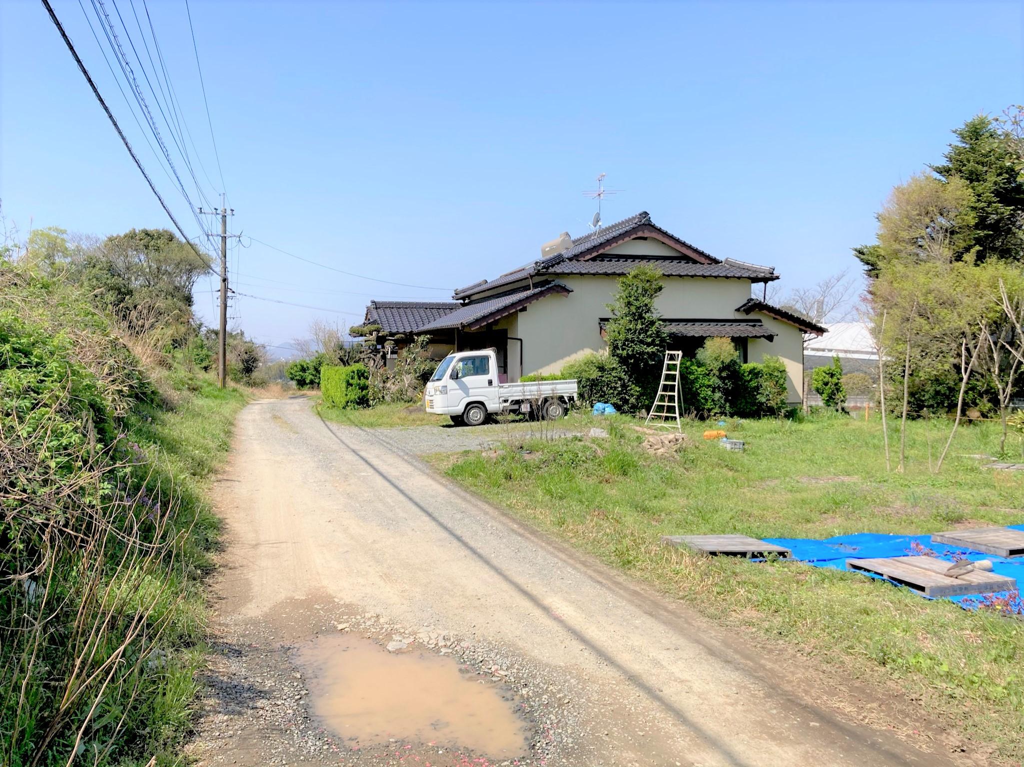 現地土地／前面道路です。