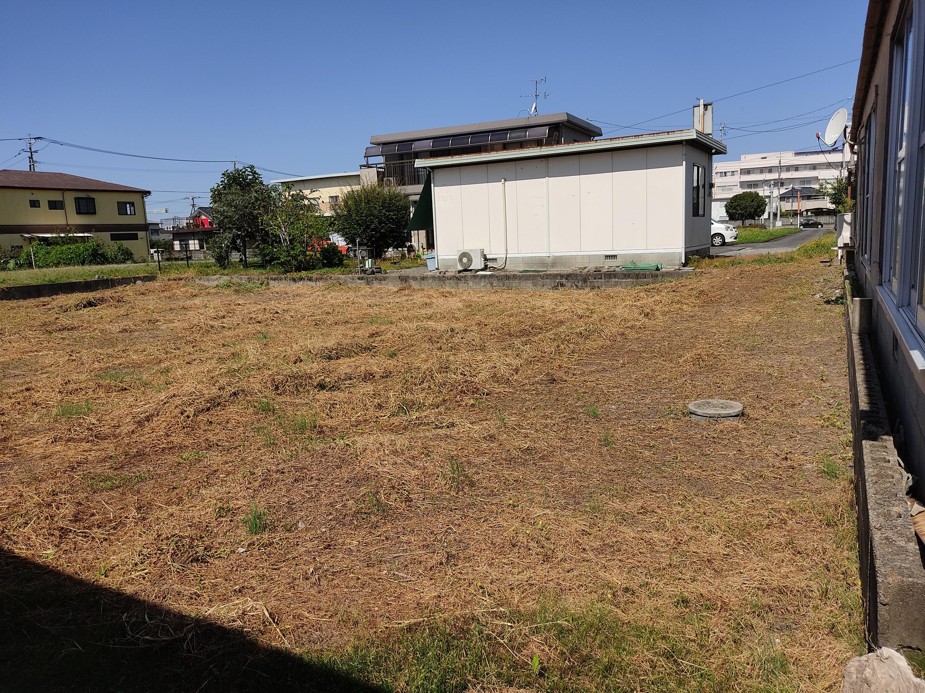 現地土地／当物件を南東側から北西側へ向けて撮影