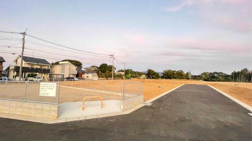 現地土地（前面道路含む）／現地（２０２１年１１月）撮影