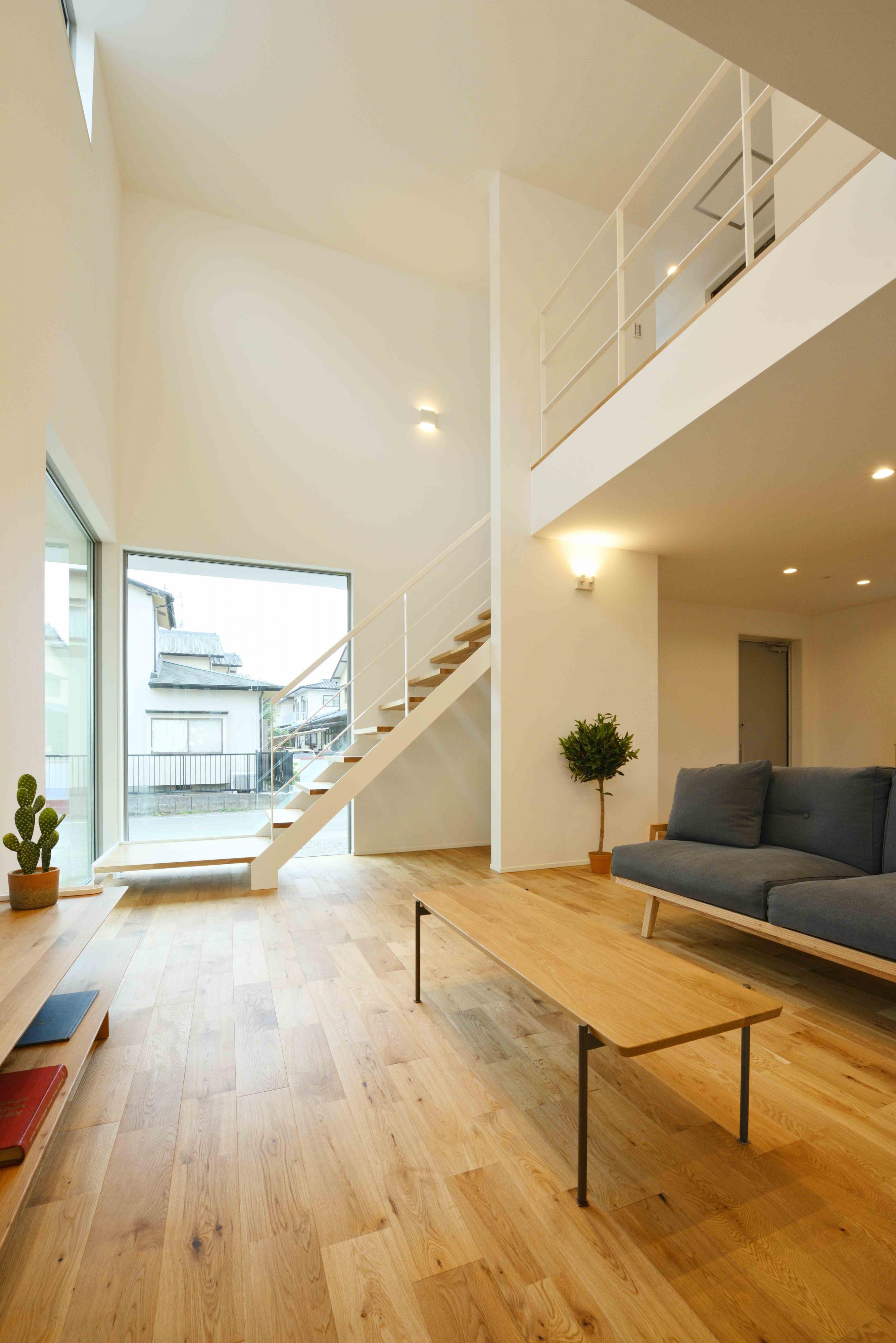 リビング／おしゃれな吹き抜けリビング