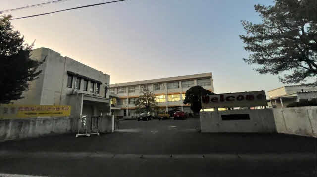 荒尾市立中央小学校 (300m)