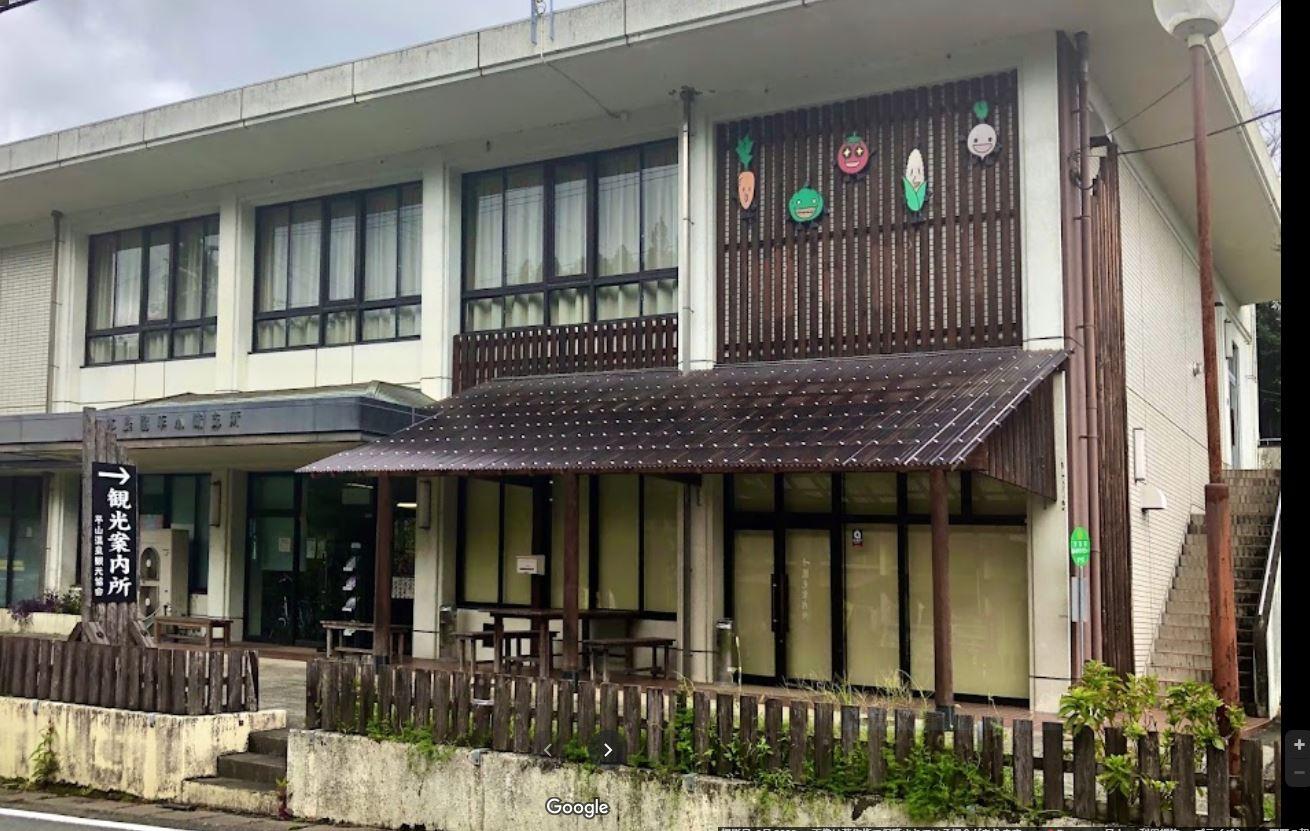 温泉観光案内所 (490m)