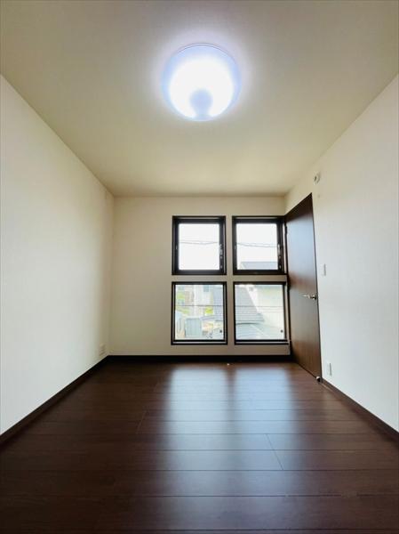 リビング以外の居室／２Ｆ西側洋室