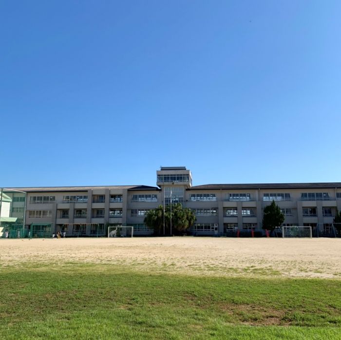 千丁小学校 (1,300m)