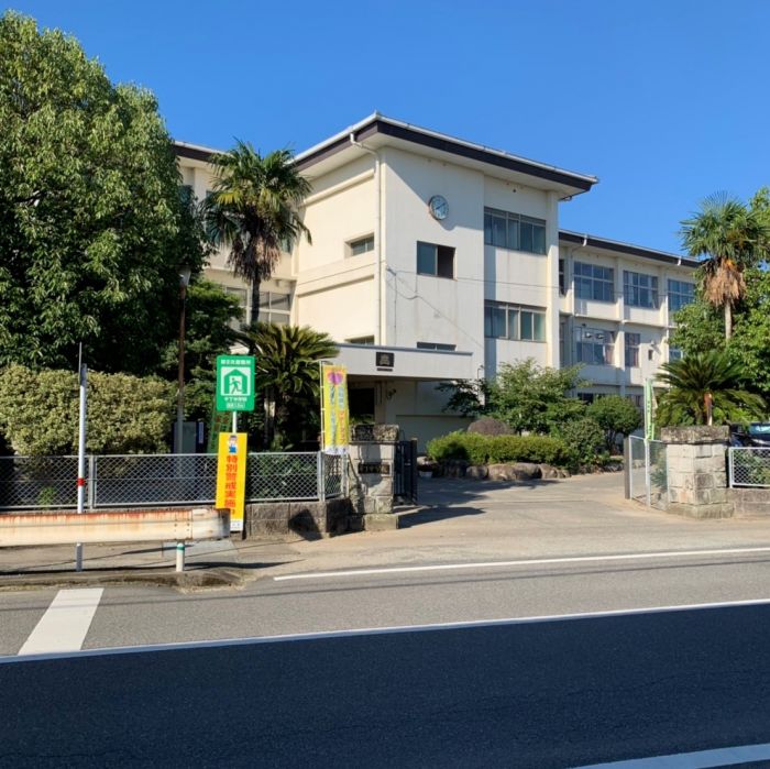 千丁中学校 (1,300m)