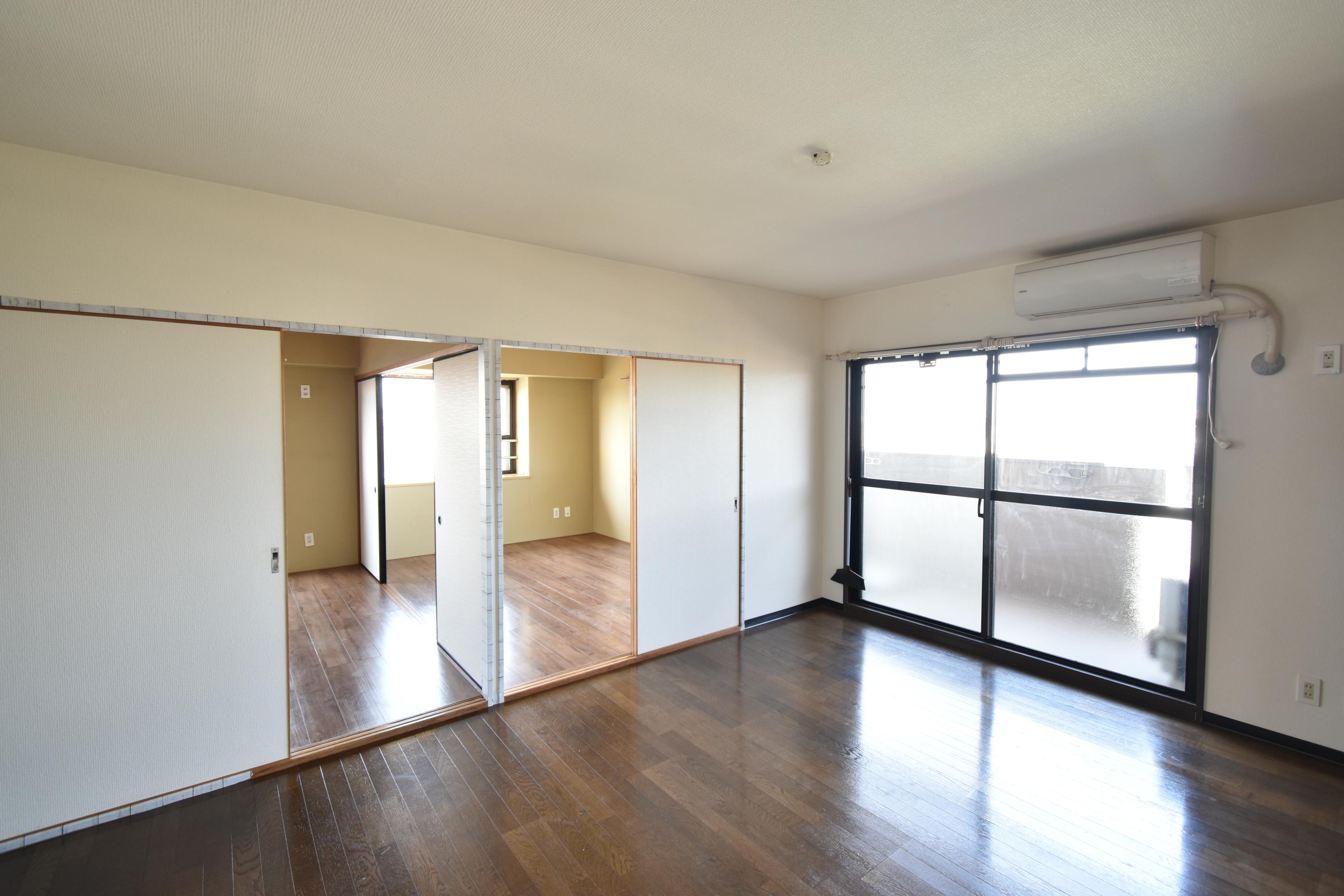 リビング／東向きのリビング。朝日が燦燦と入ってきます♪