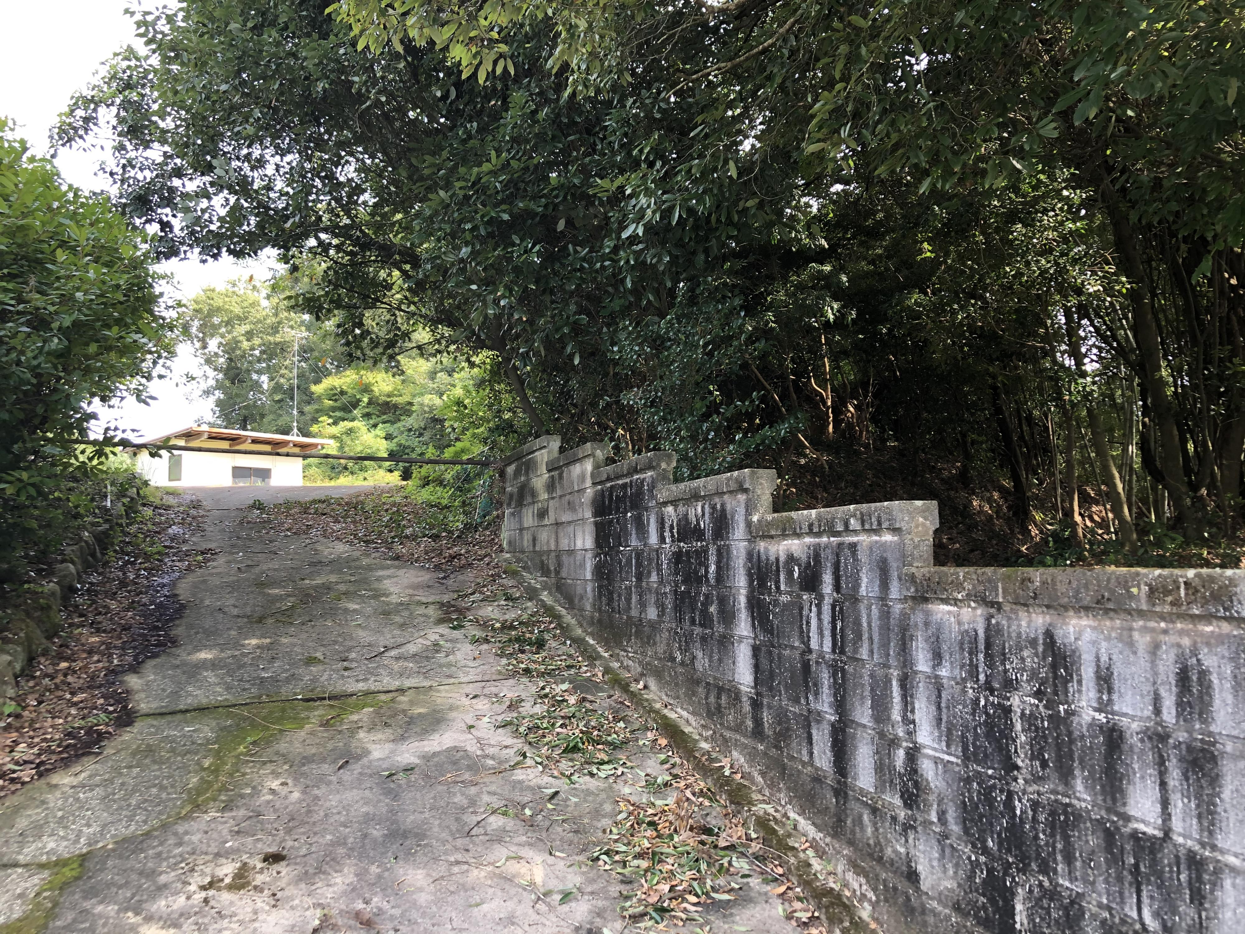 ※敷地内に専用道路（坂道）有